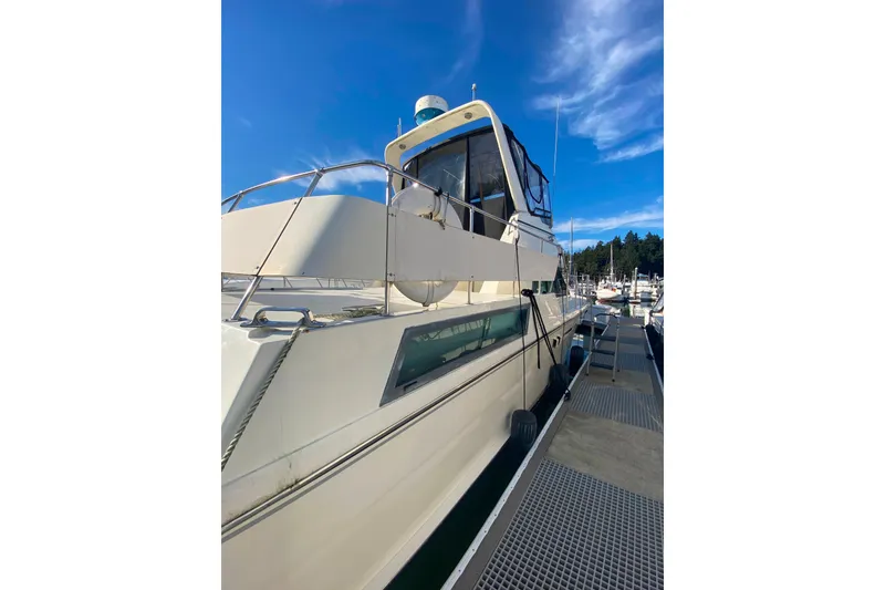 Slide: The Image of 1988 Hatteras 40 Double Cabin yacht docked under clear blue sky. - 50