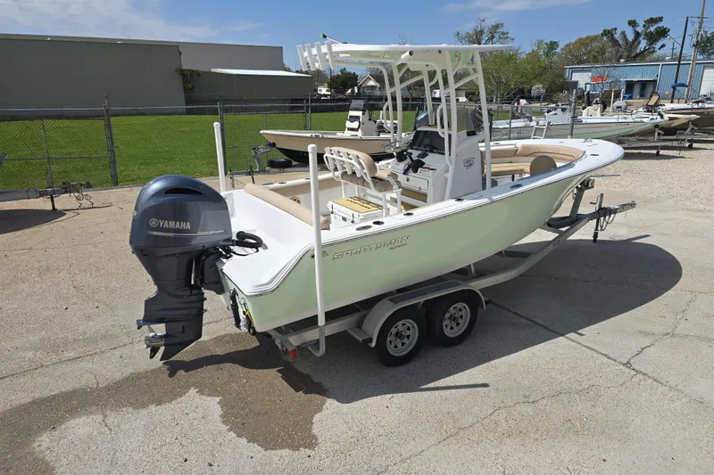 Slide: The Image of 2020 Sportsman Heritage 211 Center Console boat on trailer with Yamaha outboard motor. - 4