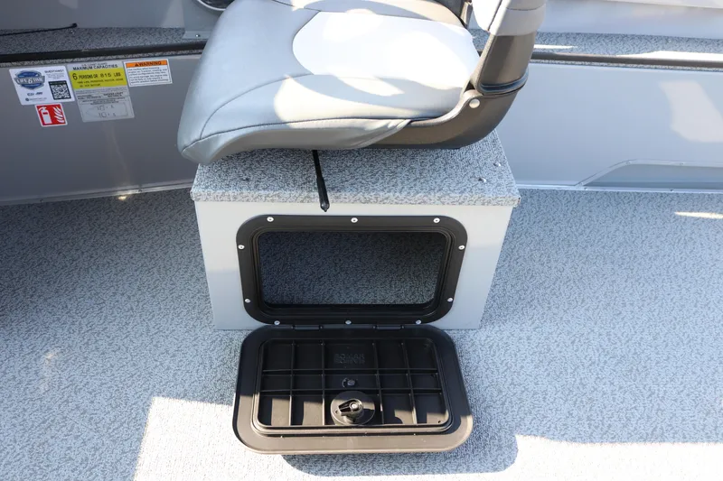 Slide: The Image of Boat seat with storage compartment, Smoker Caft Pro Tracer 162, 2026 model. - 10