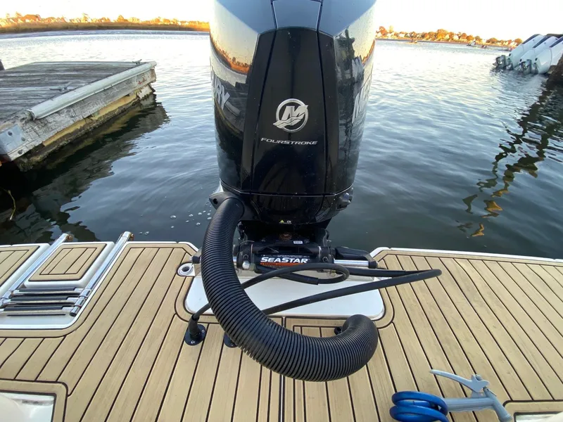 Slide: The Image of Scout 240 Dorado 2022 - 32