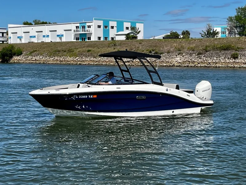 Slide: The Image of Sea Ray 21 SPX OB 2025 - 1