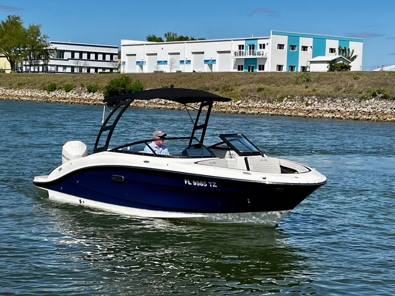 Slide: The Image of Sea Ray 21 SPX OB 2025 - 3