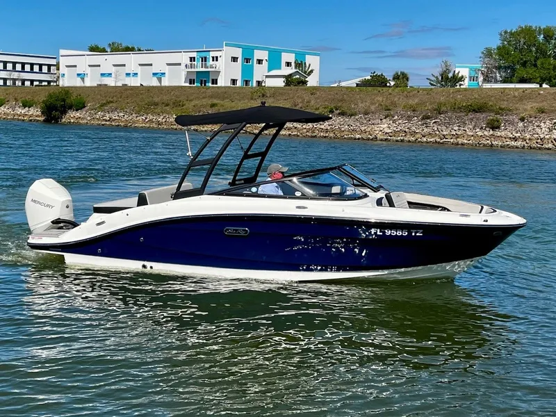 Slide: The Image of Sea Ray 21 SPX OB 2025 - 4