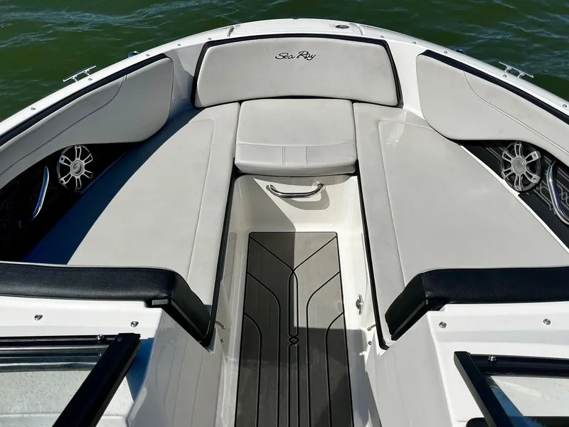 Slide: The Image of Sea Ray 21 SPX OB 2025 - 7