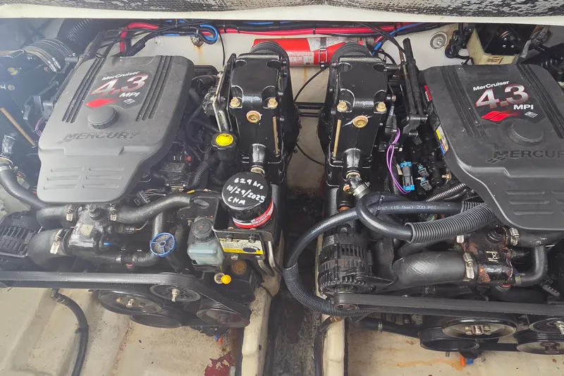 Slide: The Image of Twin MerCruiser 4.3 MPI engines in a 2006 Sea Ray Sundancer 280 boat. - 34