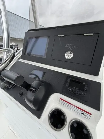 Slide: The Image of Bay Rider 2460FS 2026 - 13