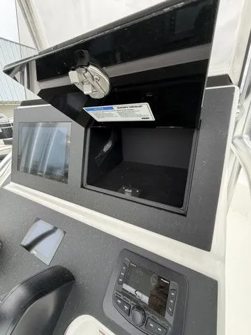 Slide: The Image of Bay Rider 2460FS 2026 - 12