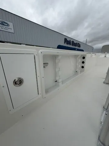 Slide: The Image of Bay Rider 2460FS 2026 - 16