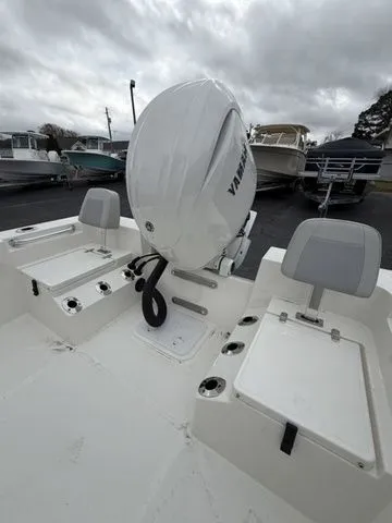 Slide: The Image of Bay Rider 2460FS 2026 - 18