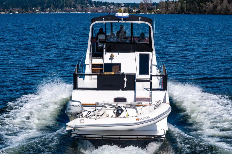 Slide: The Image of Ocean Alexander 42' stern shot - 13