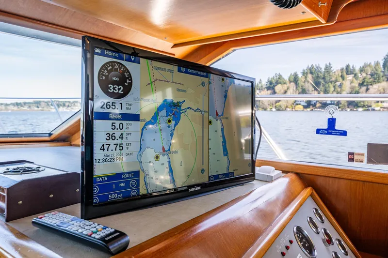 Slide: The Image of Navigation system on 1989 Ocean Alexander 42 yacht, displaying nautical map and controls. - 39