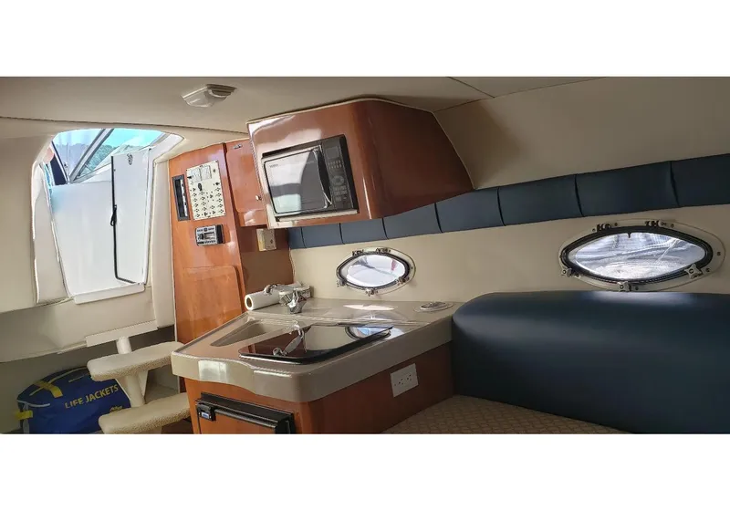 Slide: The Image of Interior of 2006 Glastron GS 269 yacht, bathroom with window. - 22