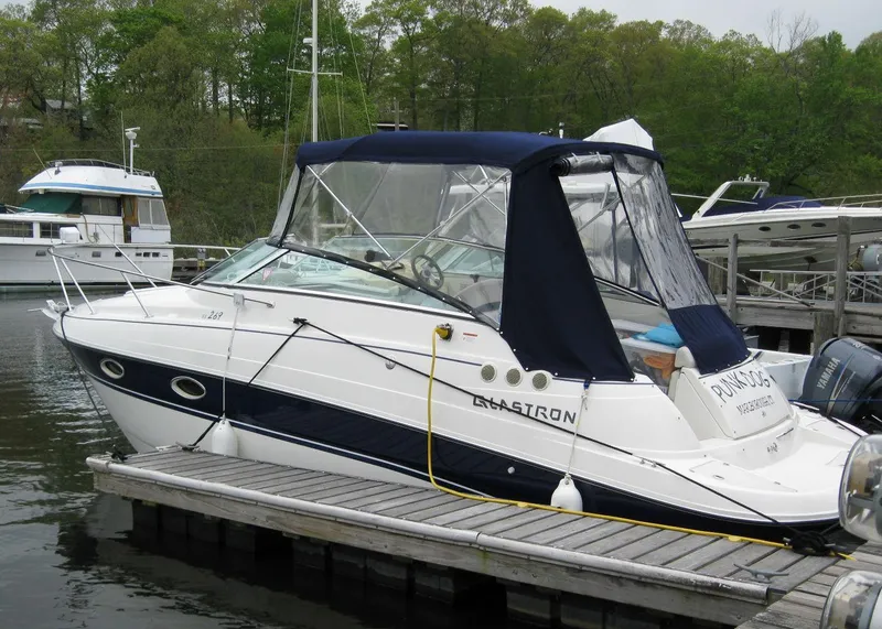 Slide: The Image of 2006 Glastron GS 269 boat on stands, displayed outdoors under clear sky. - 5