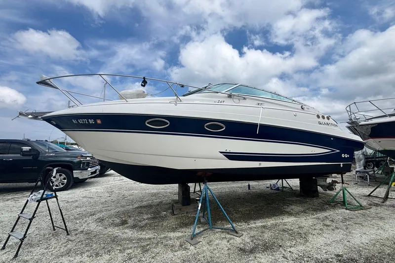 Slide: The Image of 2006 Glastron GS 269 boat with blue cover, rear view. - 9