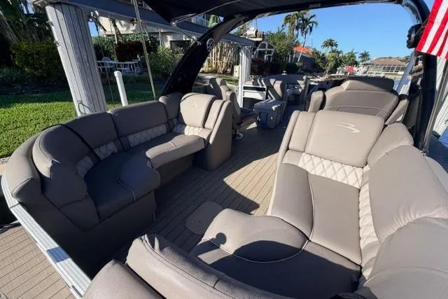 Slide: The Image of 2018 Bennington 25 QSR pontoon boat with luxurious seating and spacious deck. - 24