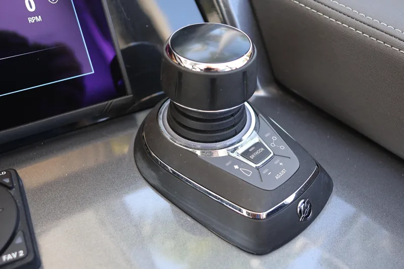 Slide: The Image of 2024 Galeon 325 GTO control panel with advanced navigation features. - 39