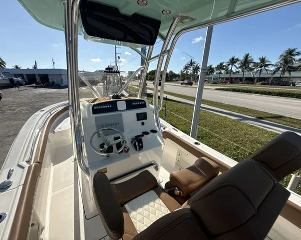 Slide: The Image of Pioneer 222 Sportfish 2026 - 8