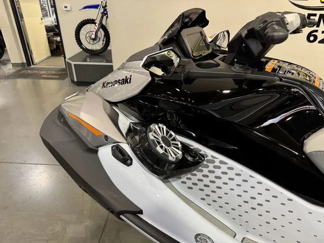 Slide: The Image of Kawasaki Jet Ski Ultra 160 2026 - 17