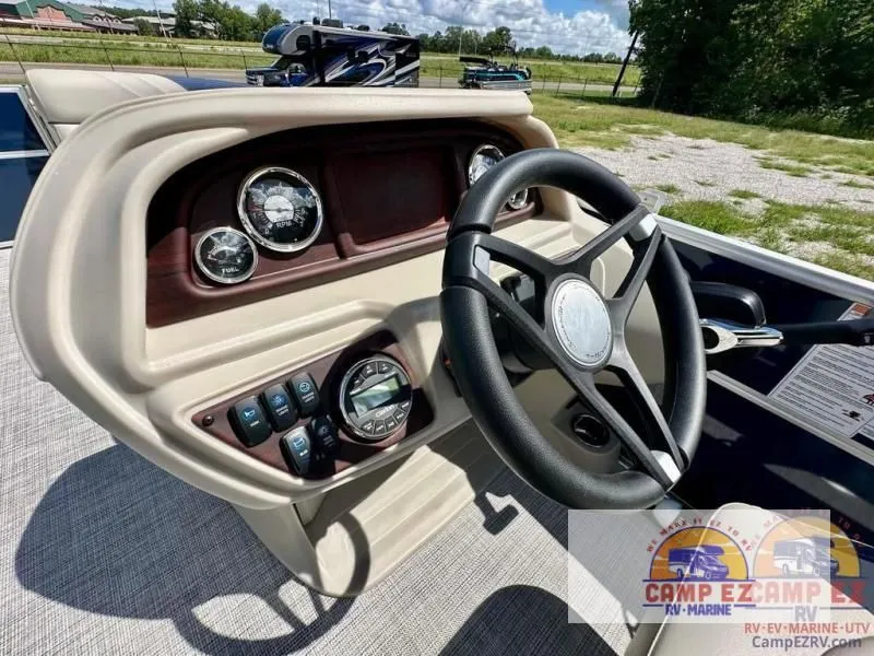 Slide: The Image of LE Series 220CR 2025 - 17