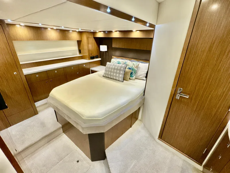 Slide: The Image of Luxurious cabin of 2016 Cruisers Yachts 48 Cantius with modern design. - 25