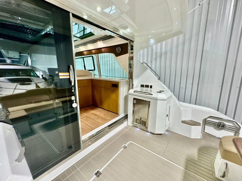 Slide: The Image of Interior of 2016 Cruisers Yachts 48 Cantius with modern amenities. - 44