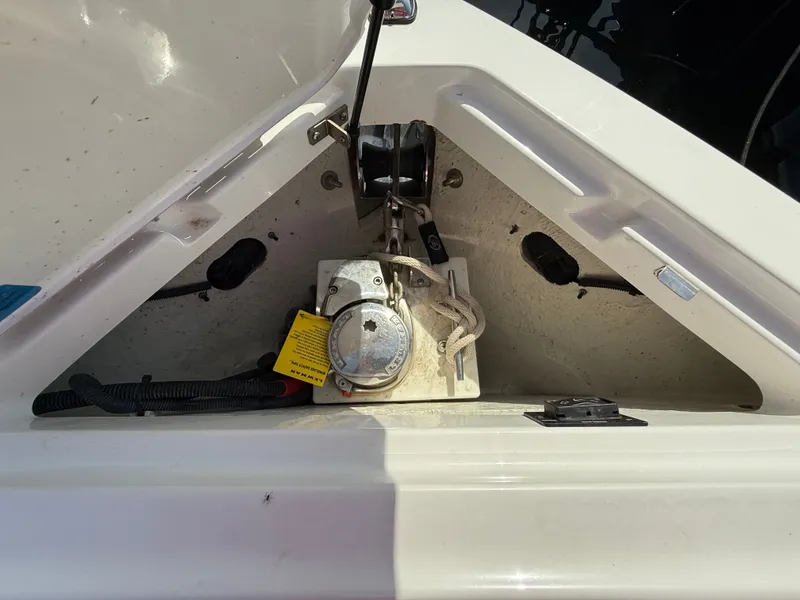 Slide: The Image of Cobalt R8 Surf 2022 - 12