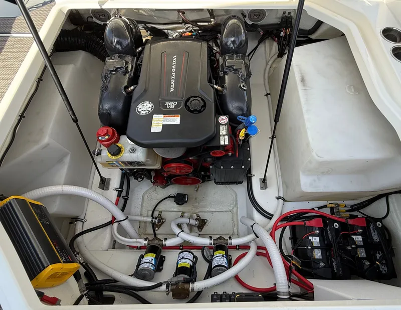 Slide: The Image of Cobalt R8 Surf 2022 - 13