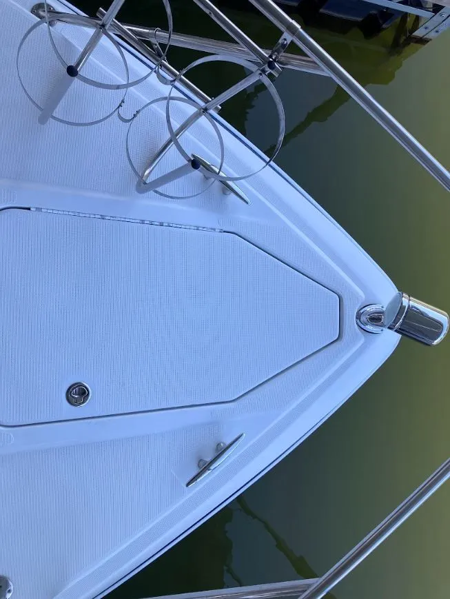 Slide: The Image of 2006 Formula 31 Performance Cruiser bow view at dock. - 14