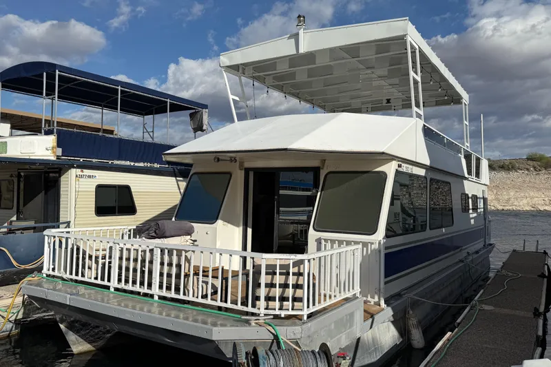 The Image of Houseboat docked on a sunny day, 2006 Fun Country 5014 SunCountry Arizona Edition. - 1