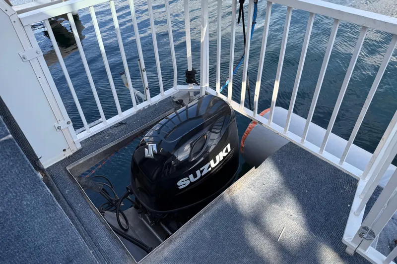 Slide: The Image of Outboard motor on 2006 Fun Country 5014 SunCountry Arizona Edition boat, docked on water. - 22