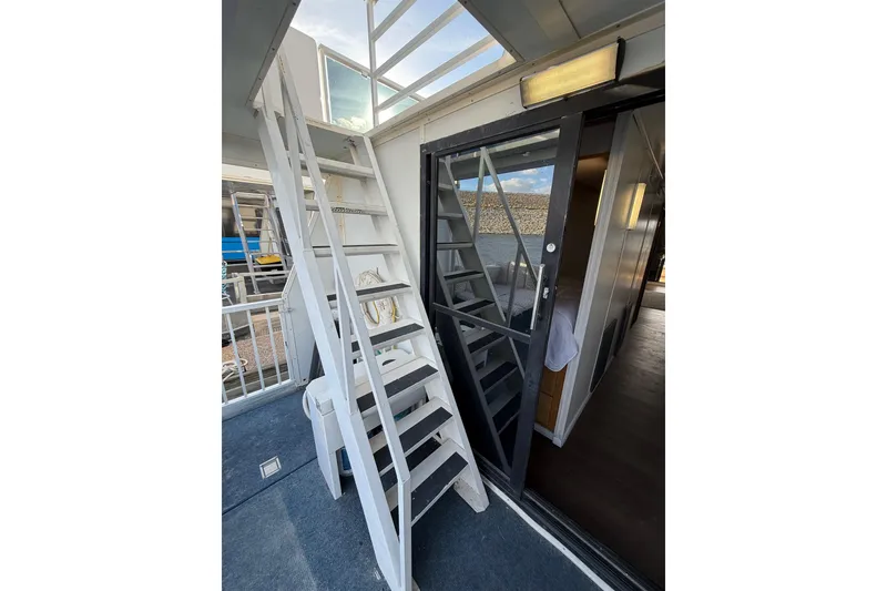 Slide: The Image of Staircase and door inside 2006 Fun Country 5014 SunCountry Arizona Edition houseboat. - 23