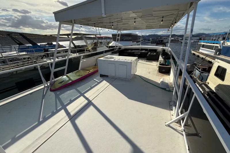 Slide: The Image of Upper deck of 2006 Fun Country 5014 SunCountry Arizona Edition houseboat at marina. - 24