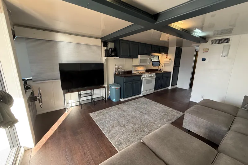 Slide: The Image of Modern interior of 2006 Fun Country 5014 SunCountry Arizona Edition houseboat. - 6