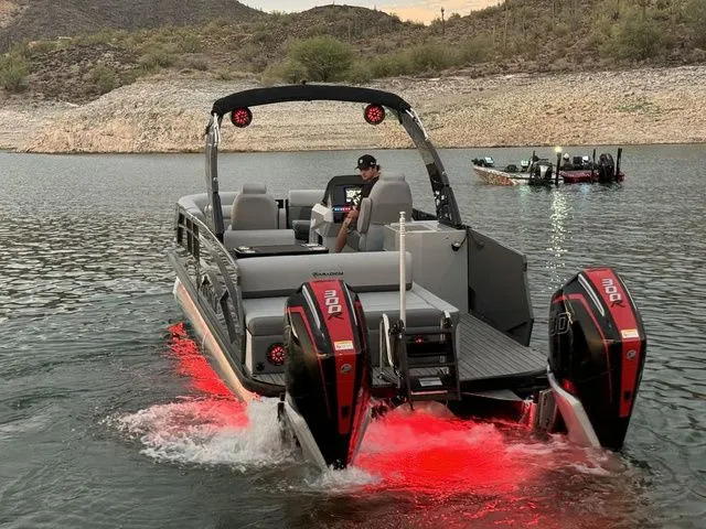 Slide: The Image of Paradigm Boats 27SST 2025 - 12