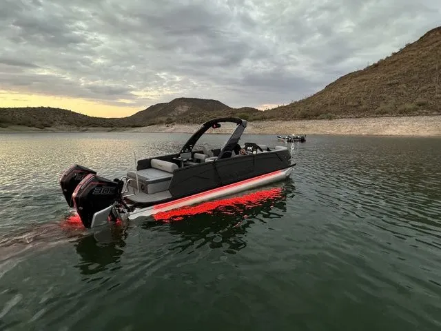 Slide: The Image of Paradigm Boats 27SST 2025 - 3