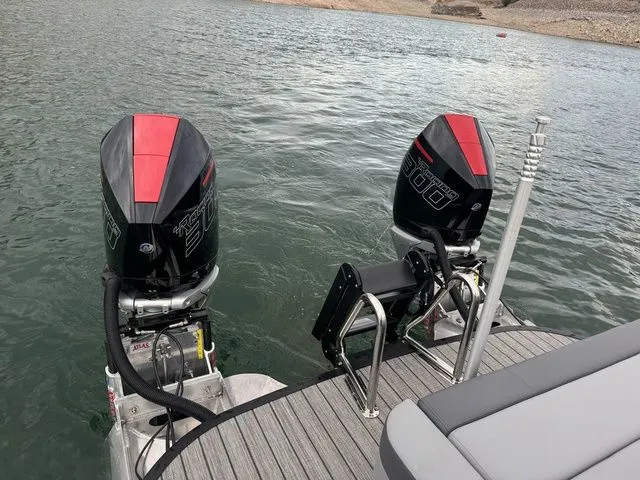 Slide: The Image of Paradigm Boats 27SST 2025 - 5