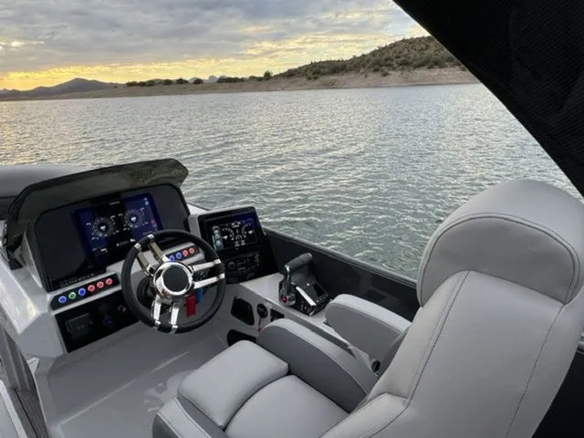 Slide: The Image of Paradigm Boats 27SST 2025 - 8