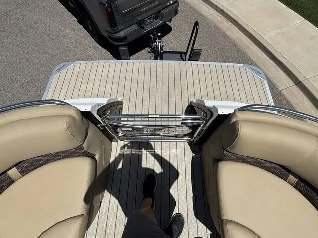 Slide: The Image of Silver Wave 2610 SW7 JS 2024 - 15