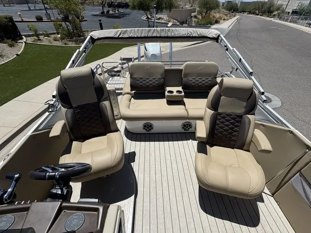 Slide: The Image of Silver Wave 2610 SW7 JS 2024 - 18