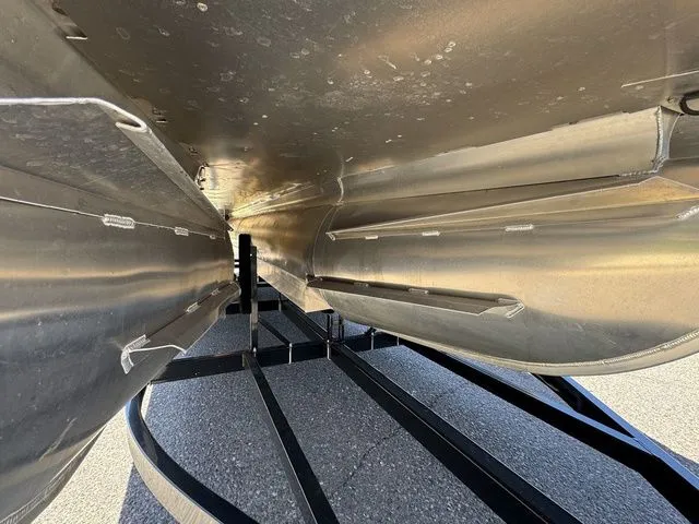 Slide: The Image of Silver Wave 2610 SW7 JS 2024 - 6