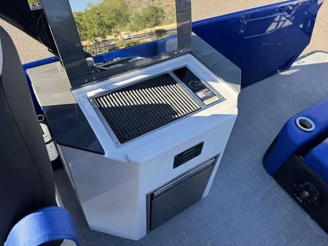 Slide: The Image of Paradigm Boats 25SS 2026 - 10