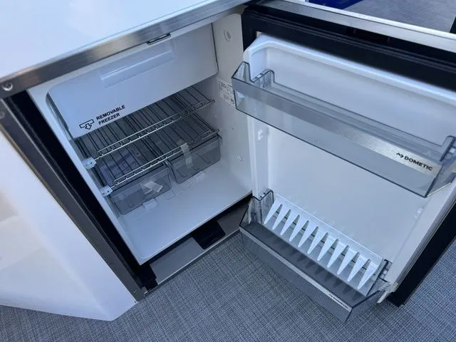 Slide: The Image of Paradigm Boats 25SS 2026 - 11