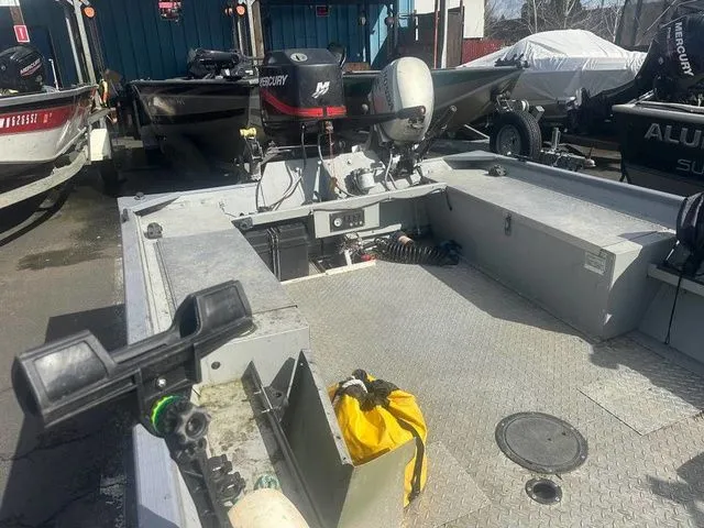 Slide: The Image of Smoker Craft Sportsman 1860 AS IS 2002 - 4