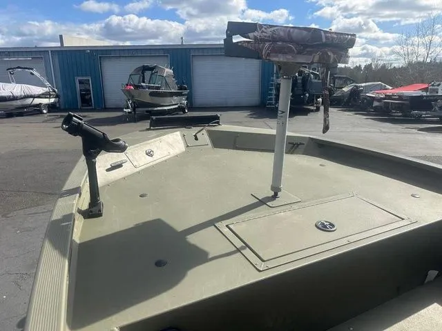 Slide: The Image of Tracker 1754 Grizzly SC 2024 - 4