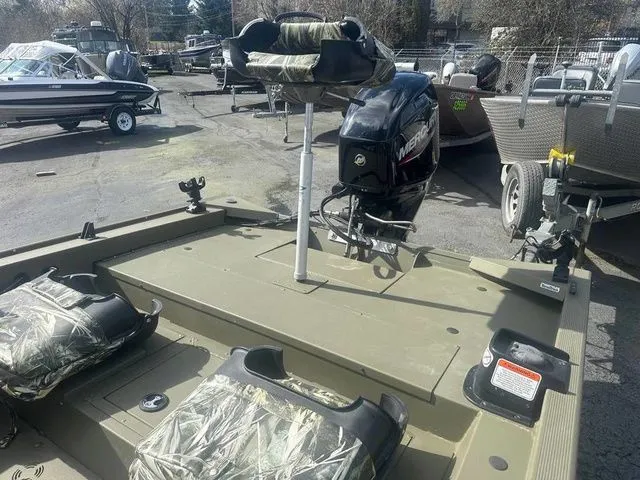 Slide: The Image of Tracker 1754 Grizzly SC 2024 - 5