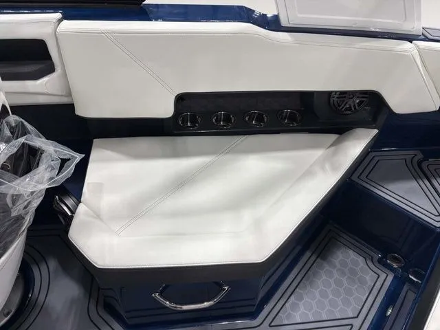 Slide: The Image of Cobalt R4 Surf 2026 - 10