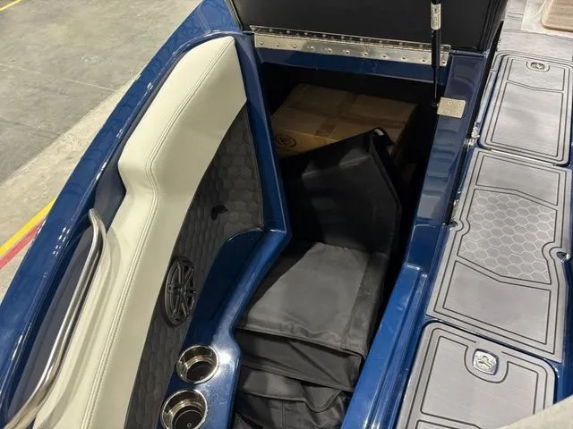 Slide: The Image of Cobalt R4 Surf 2026 - 17