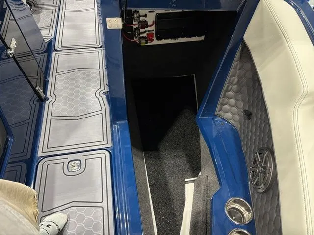 Slide: The Image of Cobalt R4 Surf 2026 - 19