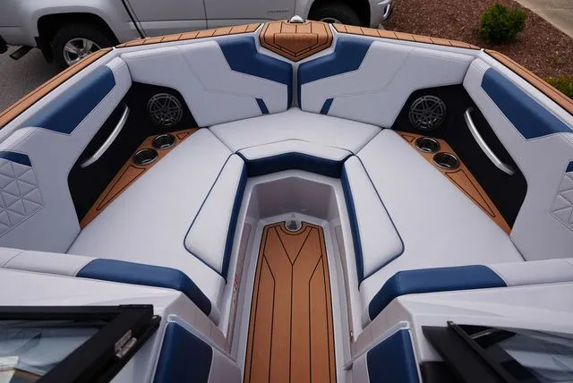 Slide: The Image of Nautique Super Air Nautique GS22 2026 - 24