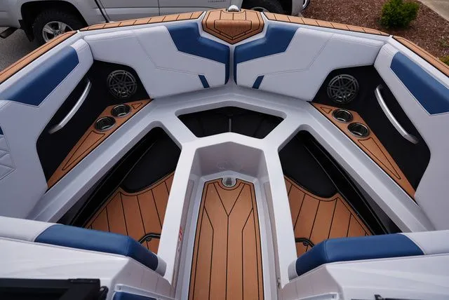 Slide: The Image of Nautique Super Air Nautique GS22 2026 - 25